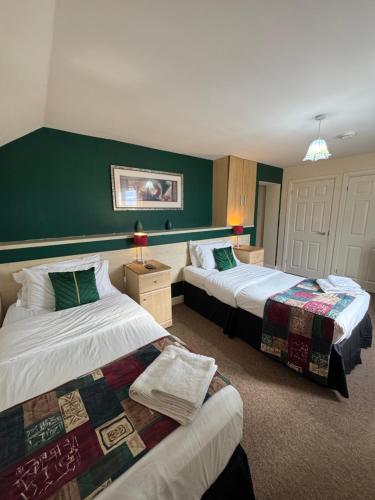 ฮอว์คเฮาส์ (Hawk House) in เวสท์ คาเมล