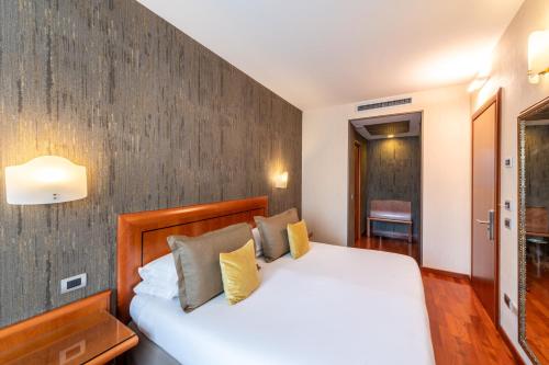 Economy Double or Twin Room image 3