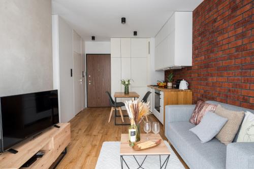 Superb Loft Studio in charming Praga District, 300 m to Metro & 100 m to tram, balcony, Warsaw (photo 5)