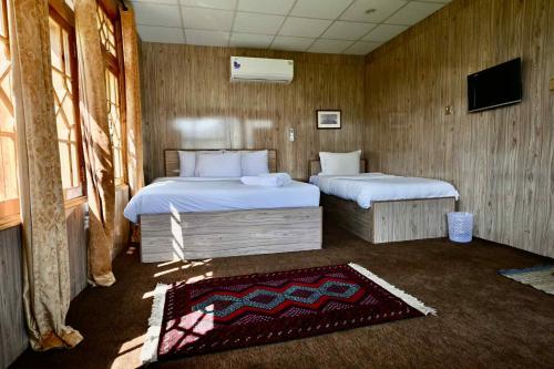 1 double bed, 1 twin bed