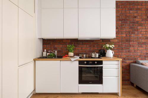 Superb Loft Studio in charming Praga District, 300 m to Metro & 100 m to tram, balcony, Warsaw (photo 7)