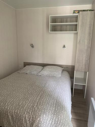 Mobil-home chalet chez l'habitant, au coeur des Combrailles, a 5 min du Pont du Bouchet in Saint-Priest-des-Champs