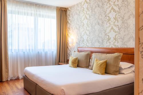 Superior Double or Twin Room image 7