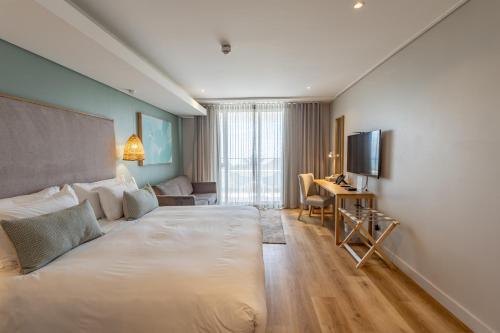 Luxury Sea Facing Suite  image 10