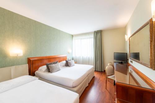Superior Double Room with Extra Bed image 5