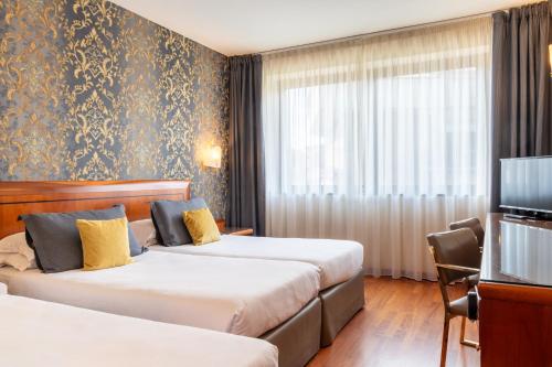 Superior Double Room with Extra Bed image 7