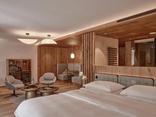 Suite, balcony