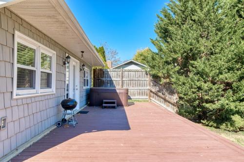 House on the New River, 3BR, 20 minutes from VT in Radford, USA