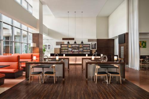 Restaurant, ibis Dubai Al Rigga in Dubai