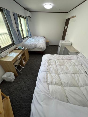 room detail thumbnail 1