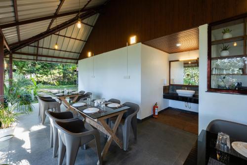 ห้องอาหาร, Avadale Munnar (Stag Groups Not Allowed) in มันนาร์