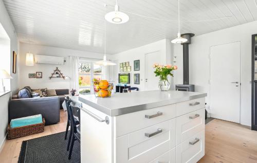 مطبخ, Awesome Home In Nørre Nebel With Wifi in Norre Nebel