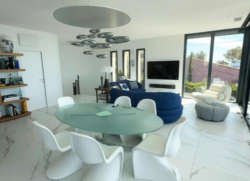 Beautiful villa with sea view in La Baumette