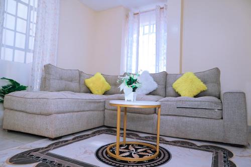 Mareva Homes 1bedroom Thika town Ample parking wifi fridge microwave and all kitchen appliances in תיקה