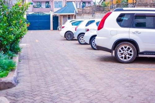 Mareva Homes 1bedroom Thika town Ample parking wifi fridge microwave and all kitchen appliances in תיקה