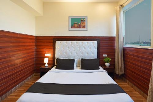 Deluxe Room image 3
