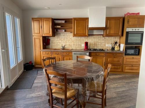 Saint Pierre de Maillé 86260 Maison (Saint Pierre de Maille 86260 Maison) in Saint-Pierre-De-Maille