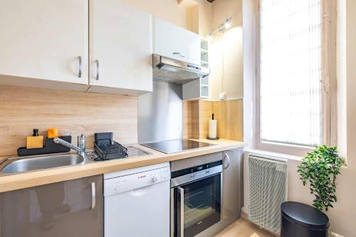 4 Guests Flat - Rue Mouffetard - image 2