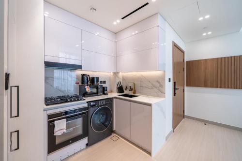 Facilities, Homes & Beyond l Serene 1BR Retreat in JVC near Jumeirah Village Circle