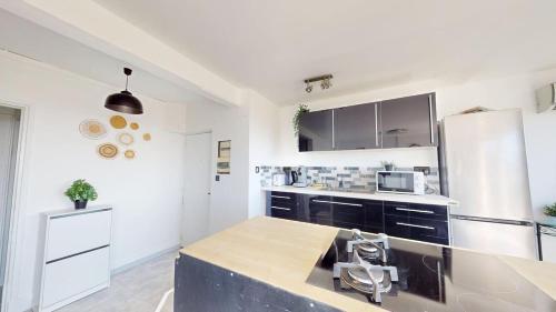 Verdun 4 bedrooms Panoramic view Parking in อาร์เฟลอ