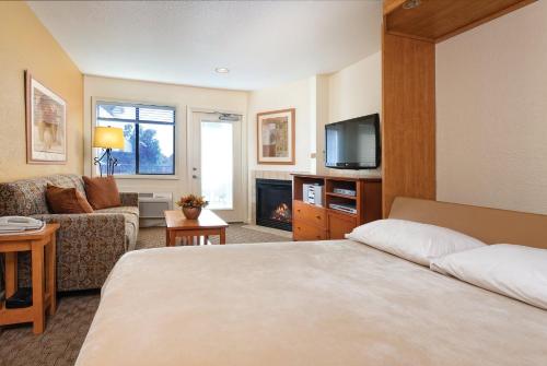 Wyndham Grand Lake Studio Apartment with Resort Access - image 4