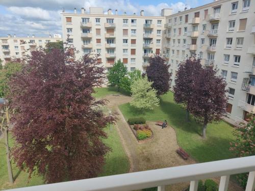 Вид, Le Refuge de Céline - Proche Paris-La Défense (Le Refuge de Celine - Proche Paris-La Defense) in Карьера-сюр-Сен