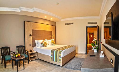 Family Room image 7