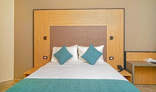Standard Room image 6