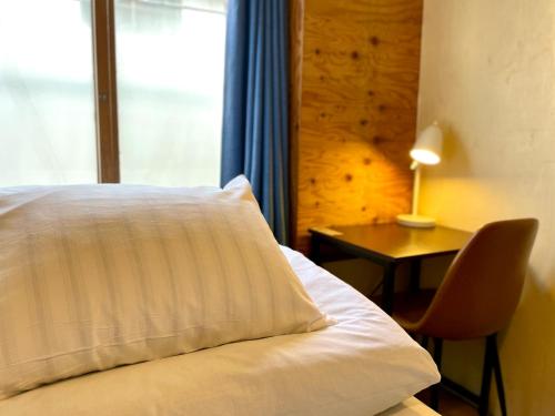 Single Room with Shared Shower and Toilet image 10