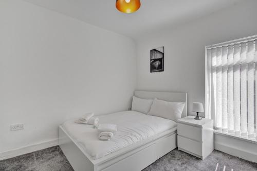 Modern Liverpool Home - 1min walk to bus stop, Liverpool (photo 9)