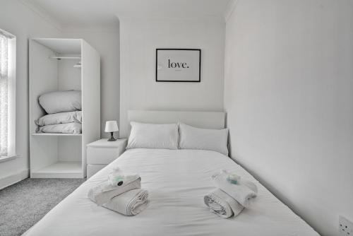 Modern Liverpool Home - 1min walk to bus stop, Liverpool (photo 3)