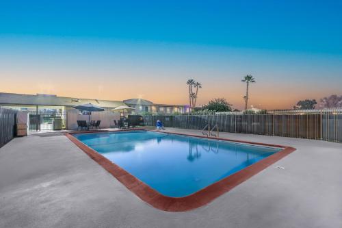 수영장, Studio 6  Suites Madera, CA - Yosemite in 마데라 (CA)