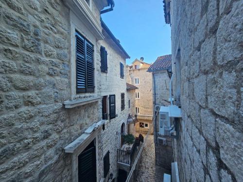 A szálláshely kívülről, Athos Guesthouse in Škaljari