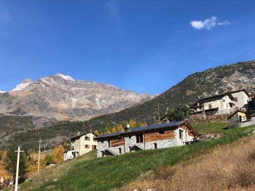 Baita Chalet La Masun beautiful view in Chiesa in Valmalenco