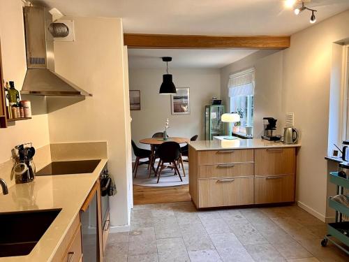 Stylish Villa, Terrace & Garden in ยุงบี