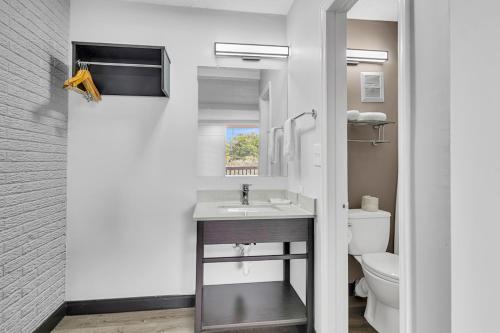 Motel 6 Summerville, SC – Charleston - 화장실