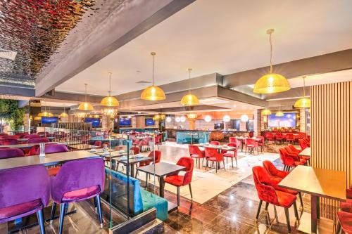 Restaurant, Dancenter Lux Resort London City M25 near Romford Golf Club