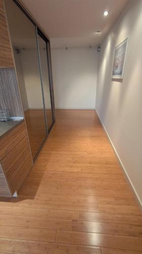 Studio Apartment image 9