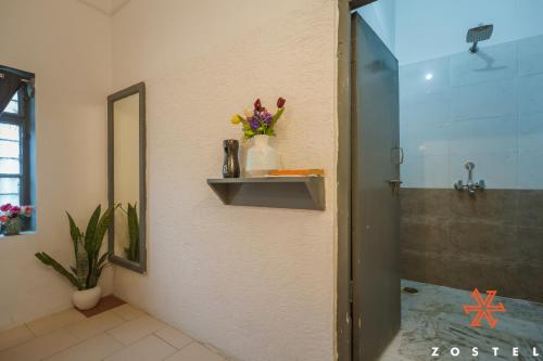 Standard Double Room image 3