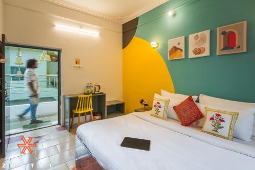 Standard Double Room image 5