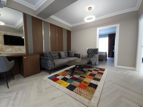 2 queen beds, 1 sofa bed