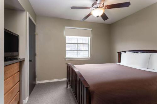 Eagles Den Suites at Three Rivers - image 3