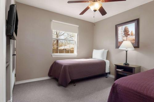 Eagles Den Suites at Three Rivers - image 13
