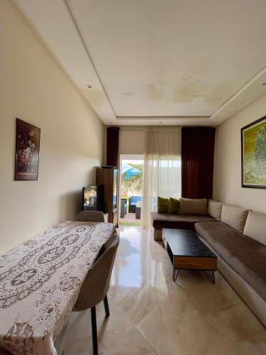 Appartement Pied dans l'eau avec terrasse-Casa bay in Sidi Rahal