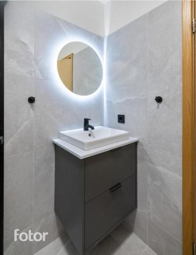 Fürdőszoba, Private Room With Bath Close to the Airport in Njardvik