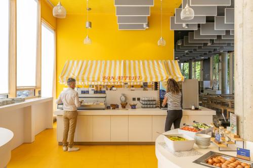Food and beverages, MEININGER Hotel Paris Porte de Vincennes in 12th - Bercy - Gare de Lyon
