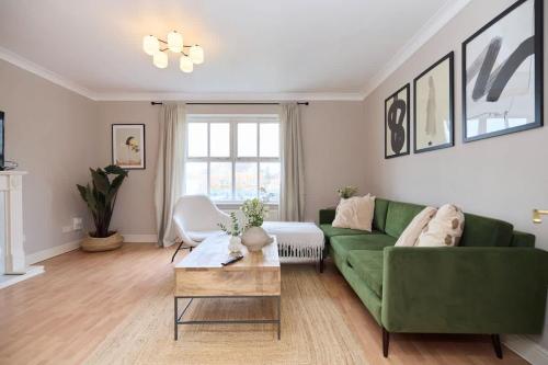 The Guildford Getaway - 3BDR with Garden in Guildford