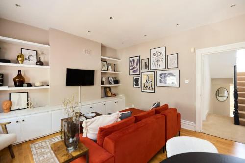 The Waterlow Park Wonder - Trendy 2BDR with Study Room and Patio, Londra