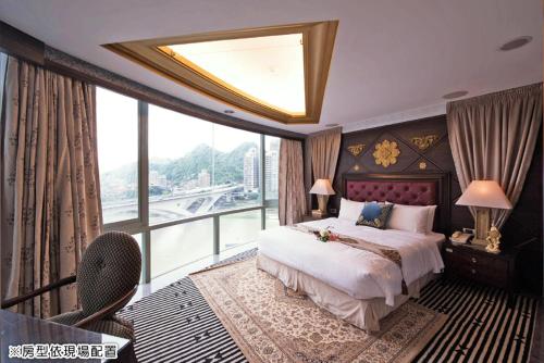 room detail thumbnail 1