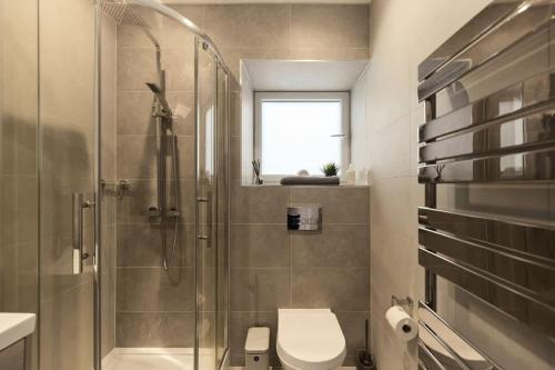 The Wembley Park Arms - Modern 2bdr Flat With Parking Balcony - Tap to explore photos